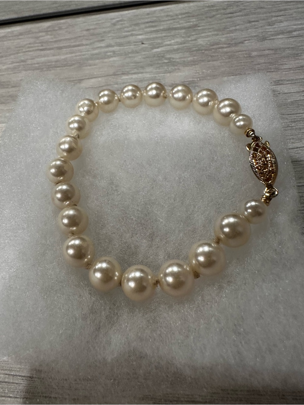 Classic Pearl Bead Bracelet - Ivory Pearls with Gold Clasp